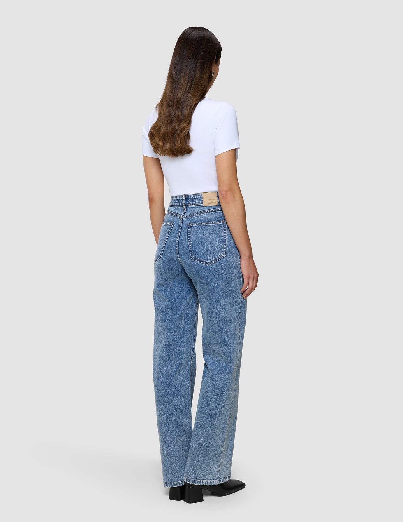 Women's Classic Jeans Relaxed Fit Snow Blue Wash